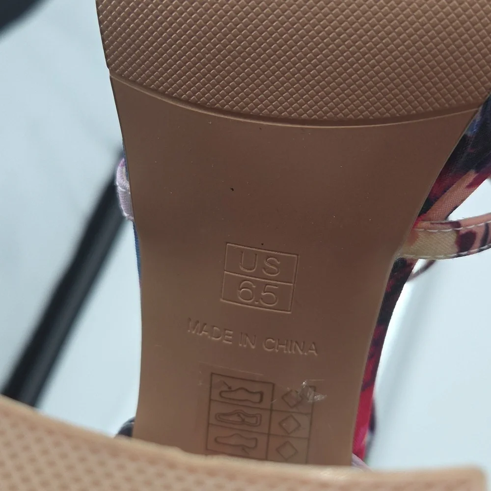 Floral Platform Strappt Sandals - Picture 12 of 16